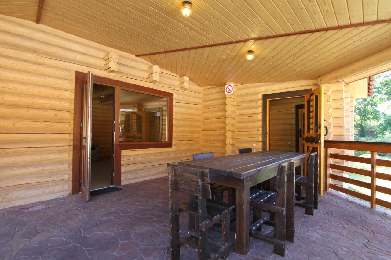 Загородный Комплекс Fort Pirnov Park Pirnove Exterior photo