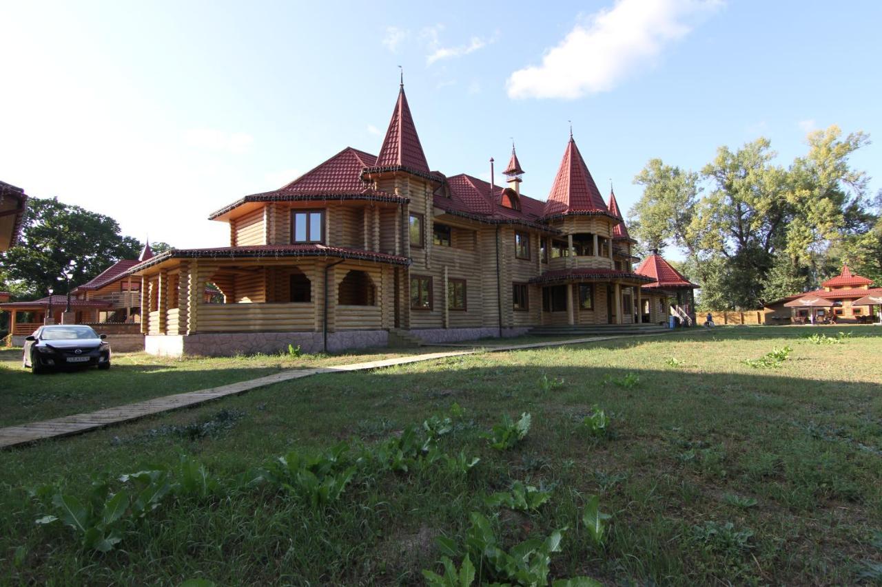 Загородный Комплекс Fort Pirnov Park Pirnove Exterior photo