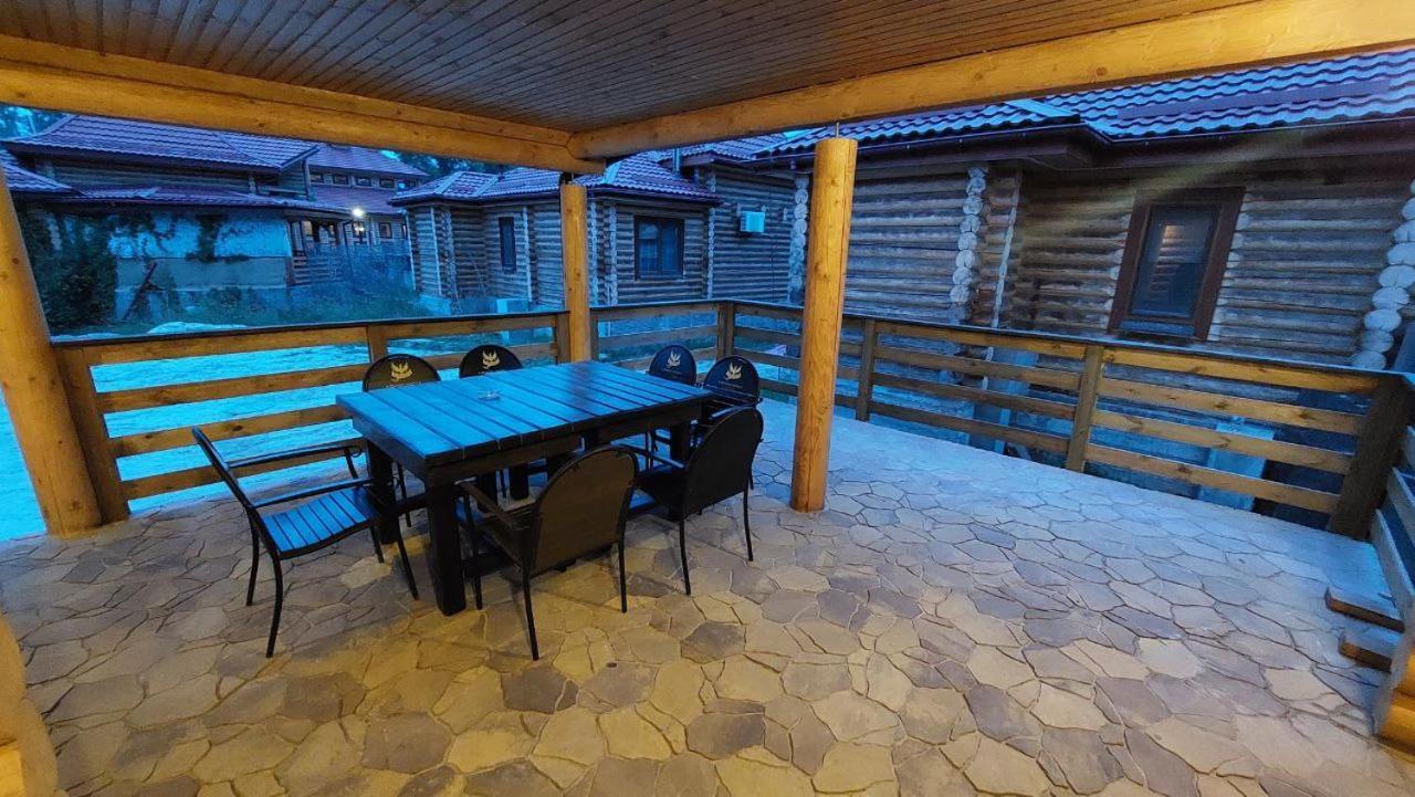 Загородный Комплекс Fort Pirnov Park Pirnove Exterior photo