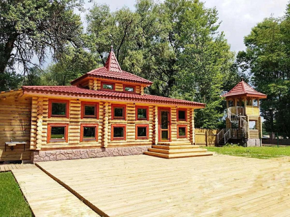 Загородный Комплекс Fort Pirnov Park Pirnove Exterior photo