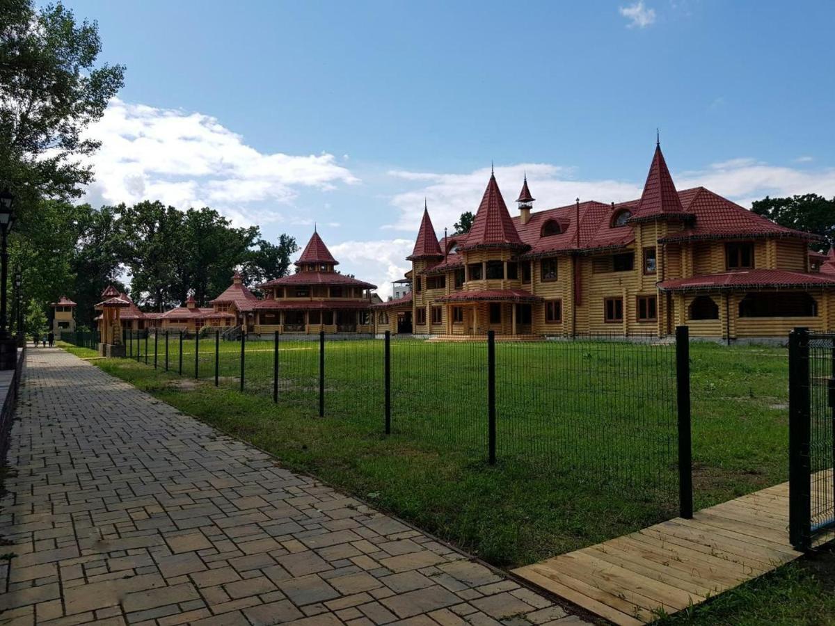 Загородный Комплекс Fort Pirnov Park Pirnove Exterior photo