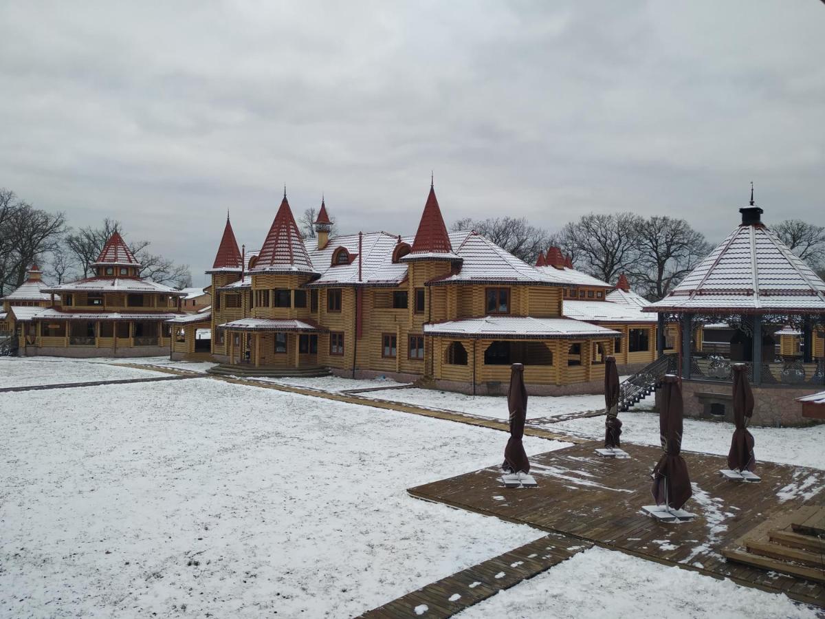Загородный Комплекс Fort Pirnov Park Pirnove Exterior photo